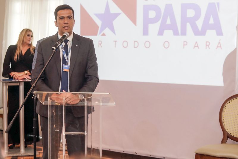 Na manhã desta sexta-feira (6), no Palácio do Governo, o governador do Pará, Helder Barbalho, assinou o contrato de financiamento com a Caixa Econômica Federal no valor de R$ 537.332.634,96. O recurso é destinado para investimentos nas áreas da saúde, desenvolvimento, mobilidade urbana, infraestrutura e turismo. <div class='credito_fotos'>Foto: Bruno Cecim / Ag.Pará | <a href='/midias/2020/originais/6053_e3e432f8-47c5-fdfa-529e-2ae5ff5cbb1e.jpg' download><i class='fa-solid fa-download'></i> Download</a></div>