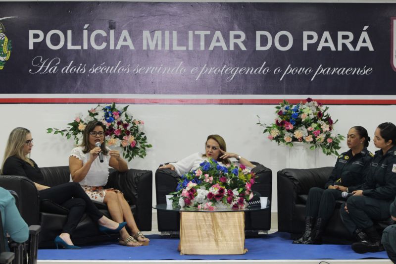 Na semana que antecede o Dia Internacional da Mulher – 8 de Março, policiais militares da corporação no Pará participaram de programação especial no Quartel do Comando-Geral da Polícia Militar, no bairro Parque Guajará, em Belém. Nesta sexta-feira (06), o encerramento contou com rodas de conversas sobre temas de interesse do público feminino, como violência doméstica e familiar e perspectivas das mulheres que integram a instituição. <div class='credito_fotos'>Foto: ASCOM / PMPA | <a href='/midias/2020/originais/6059_5898c917-f667-23b2-830c-bfee014db37d.jpg' download><i class='fa-solid fa-download'></i> Download</a></div>
