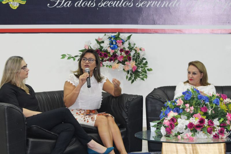 Na semana que antecede o Dia Internacional da Mulher – 8 de Março, policiais militares da corporação no Pará participaram de programação especial no Quartel do Comando-Geral da Polícia Militar, no bairro Parque Guajará, em Belém. Nesta sexta-feira (06), o encerramento contou com rodas de conversas sobre temas de interesse do público feminino, como violência doméstica e familiar e perspectivas das mulheres que integram a instituição. <div class='credito_fotos'>Foto: ASCOM / PMPA | <a href='/midias/2020/originais/6059_955187b9-c9a8-e5af-5402-1077c4f9fef0.jpg' download><i class='fa-solid fa-download'></i> Download</a></div>