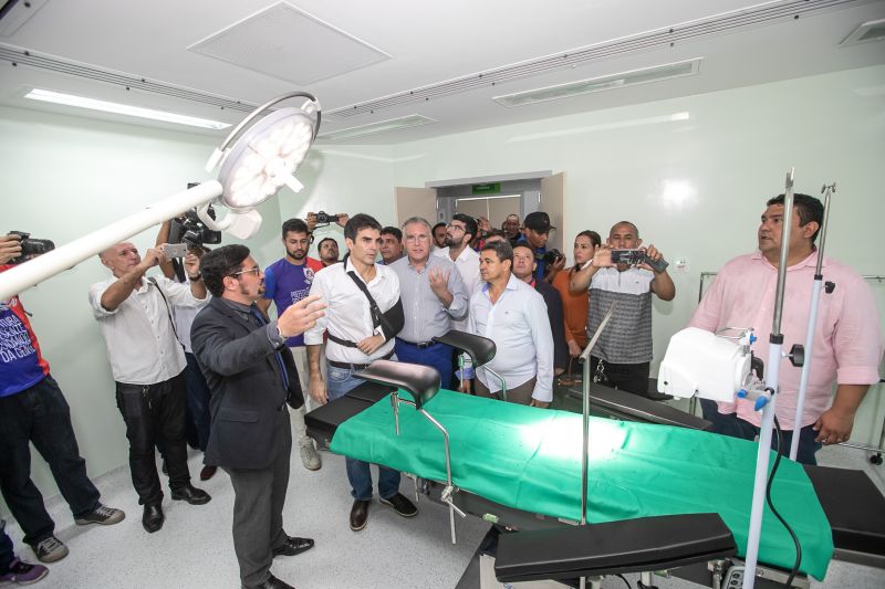 Governo do Pará entrega Hospital Regional Santa Rosa, em Abaetetuba. <div class='credito_fotos'>Foto: Marco Santos / Ag. Pará | <a href='/midias/2020/originais/6060_77432899-b811-2b3f-a9a7-21fd37c79cc2.jpg' download><i class='fa-solid fa-download'></i> Download</a></div>