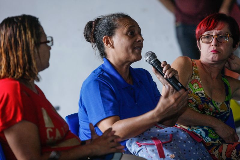 Durante as ações, o programa já realizou mais de 11 mil atendimentos somente em Ananindeua. No Pará, mais de 50 mil pessoas foram beneficiadas com a iniciativa, que conta com a participação de diversos órgãos e parceiros que levam serviços de cidadania, saúde, emprego e renda. <div class='credito_fotos'>Foto: Jader Paes / Agência Pará | <a href='/midias/2020/originais/6061_18dbdd76-b29a-c7c0-93e1-f58de2f61c39.jpg' download><i class='fa-solid fa-download'></i> Download</a></div>