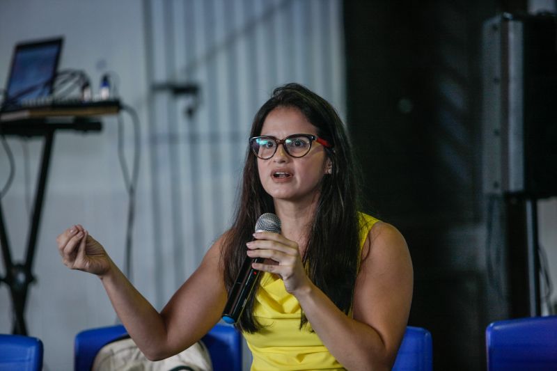 Durante as ações, o programa já realizou mais de 11 mil atendimentos somente em Ananindeua. No Pará, mais de 50 mil pessoas foram beneficiadas com a iniciativa, que conta com a participação de diversos órgãos e parceiros que levam serviços de cidadania, saúde, emprego e renda. <div class='credito_fotos'>Foto: Jader Paes / Agência Pará | <a href='/midias/2020/originais/6061_3a85d61d-fb13-48c6-5e4e-308be67eb76a.jpg' download><i class='fa-solid fa-download'></i> Download</a></div>