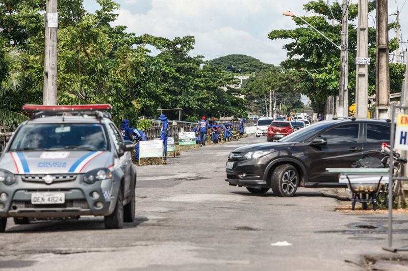 Na manhã desta quarta-feira (18), equipes do Governo iniciaram ações emergenciais de limpeza e desobstrução de valas, fossas e canais em vários pontos de Belém, o objetivo é combater os alagamentos na cidade. <div class='credito_fotos'>Foto: Jader Paes / Agência Pará   |   <a href='/midias/2020/originais/6088_5778e6ea-2b04-e50e-e7f9-5d0dcae62aaa.jpg' download><i class='fa-solid fa-download'></i> Download</a></div>