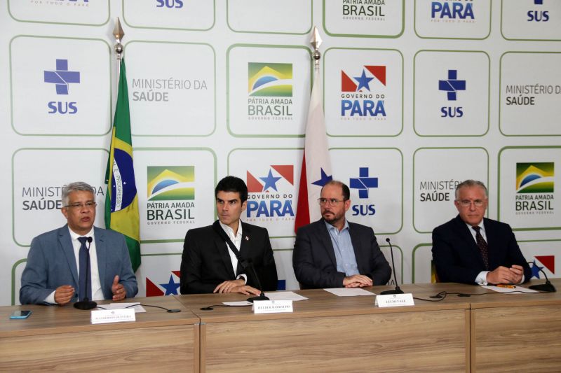 O governador participou da transmissão ao vivo, pelas redes do Ministério da Saúde, da entrevista coletiva que atualizou os dados sobre o Coronavírus no Brasil. A entrevista começou às 16h30, no Palácio do Governo, em Belém. <div class='credito_fotos'>Foto: Bruno Cecim / Ag.Pará | <a href='/midias/2020/originais/6090_2ea09f1f-6ef6-b0cc-2e31-274719b06925.jpg' download><i class='fa-solid fa-download'></i> Download</a></div>