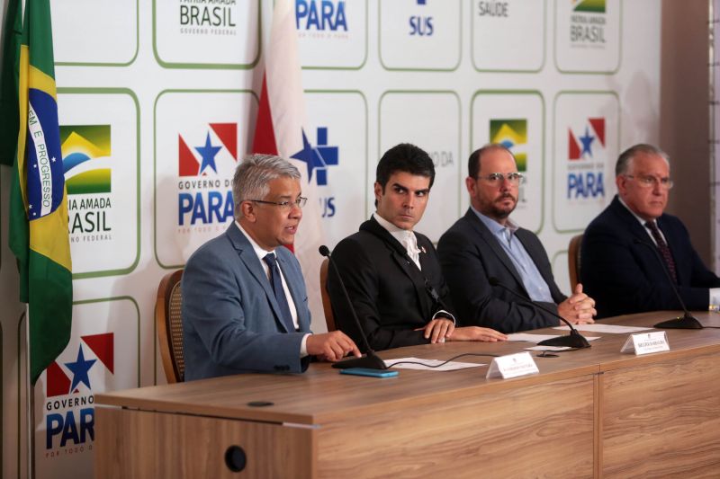 O governador participou da transmissão ao vivo, pelas redes do Ministério da Saúde, da entrevista coletiva que atualizou os dados sobre o Coronavírus no Brasil. A entrevista começou às 16h30, no Palácio do Governo, em Belém. <div class='credito_fotos'>Foto: Bruno Cecim / Ag.Pará | <a href='/midias/2020/originais/6090_3da2ff97-2030-538a-b7ec-955a77deb5dc.jpg' download><i class='fa-solid fa-download'></i> Download</a></div>