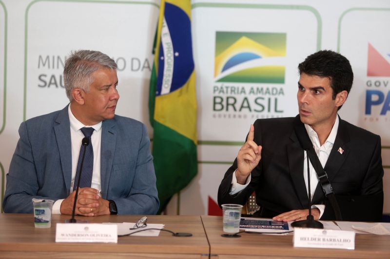 O governador participou da transmissão ao vivo, pelas redes do Ministério da Saúde, da entrevista coletiva que atualizou os dados sobre o Coronavírus no Brasil. A entrevista começou às 16h30, no Palácio do Governo, em Belém. <div class='credito_fotos'>Foto: Bruno Cecim / Ag.Pará | <a href='/midias/2020/originais/6090_f6e695be-fa60-498f-2a19-38dfc4fba51c.jpg' download><i class='fa-solid fa-download'></i> Download</a></div>