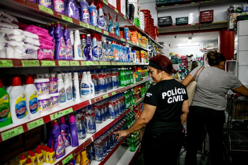 Fiscalizacao Farmacias e Supermercados. <div class='credito_fotos'>Foto: Jader Paes / Agência Pará | <a href='/midias/2020/originais/6093_061fa10f-c7e0-a258-e96a-e04c3220edda.jpg' download><i class='fa-solid fa-download'></i> Download</a></div>
