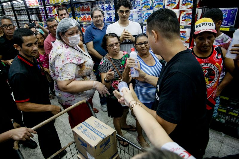 Fiscalizacao Farmacias e Supermercados. <div class='credito_fotos'>Foto: Jader Paes / Agência Pará | <a href='/midias/2020/originais/6093_15fc6732-f047-652d-9050-d7f9ad83bb25.jpg' download><i class='fa-solid fa-download'></i> Download</a></div>