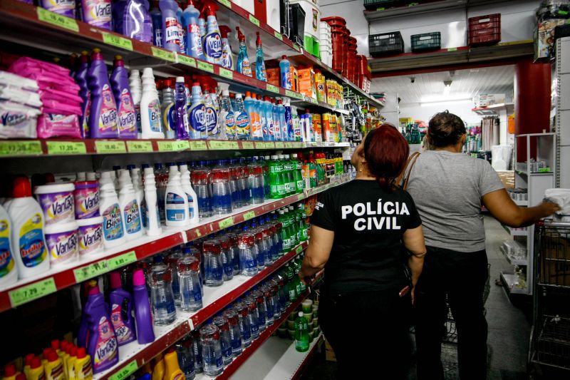 Fiscalizacao Farmacias e Supermercados. <div class='credito_fotos'>Foto: Jader Paes / Agência Pará   |   <a href='/midias/2020/originais/6093_713586f9-fbb3-2dcf-c59f-8c22418993fa.jpg' download><i class='fa-solid fa-download'></i> Download</a></div>