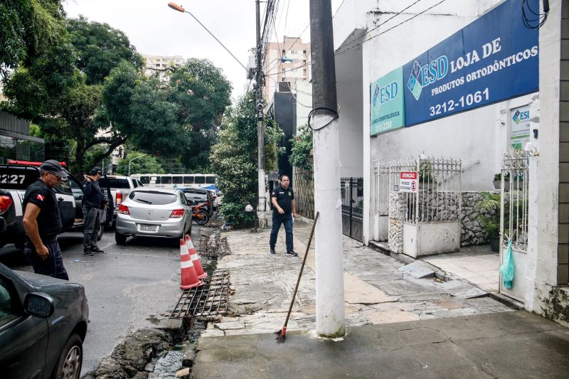 Fiscalizacao Farmacias e Supermercados. <div class='credito_fotos'>Foto: Jader Paes / Agência Pará | <a href='/midias/2020/originais/6093_72d14d7b-b287-9fe0-94d9-e9e28c79b683.jpg' download><i class='fa-solid fa-download'></i> Download</a></div>