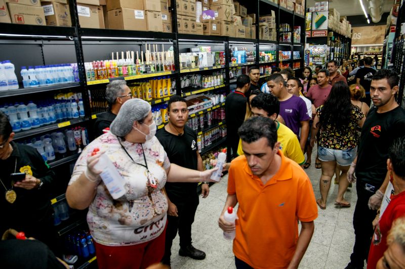 Fiscalizacao Farmacias e Supermercados. <div class='credito_fotos'>Foto: Jader Paes / Agência Pará | <a href='/midias/2020/originais/6093_7637ed46-1748-ed6f-2c81-53dc7ac5bc16.jpg' download><i class='fa-solid fa-download'></i> Download</a></div>