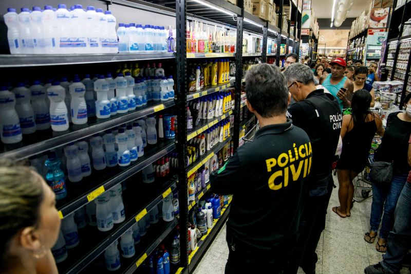 Fiscalizacao Farmacias e Supermercados. <div class='credito_fotos'>Foto: Jader Paes / Agência Pará | <a href='/midias/2020/originais/6093_8dbdc9d8-da5e-8b5b-0e38-1329983f8fc2.jpg' download><i class='fa-solid fa-download'></i> Download</a></div>