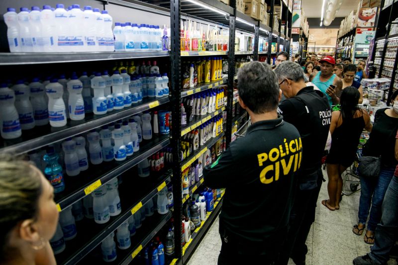 Fiscalizacao Farmacias e Supermercados. <div class='credito_fotos'>Foto: Jader Paes / Agência Pará   |   <a href='/midias/2020/originais/6093_8dbdc9d8-da5e-8b5b-0e38-1329983f8fc2.jpg' download><i class='fa-solid fa-download'></i> Download</a></div>