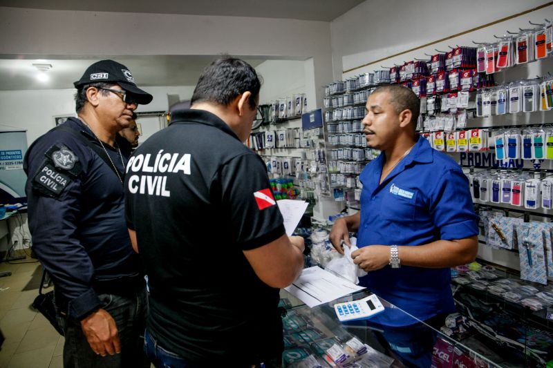 Fiscalizacao Farmacias e Supermercados. <div class='credito_fotos'>Foto: Jader Paes / Agência Pará   |   <a href='/midias/2020/originais/6093_b214e60a-6392-0566-d102-33144aa2da3d.jpg' download><i class='fa-solid fa-download'></i> Download</a></div>