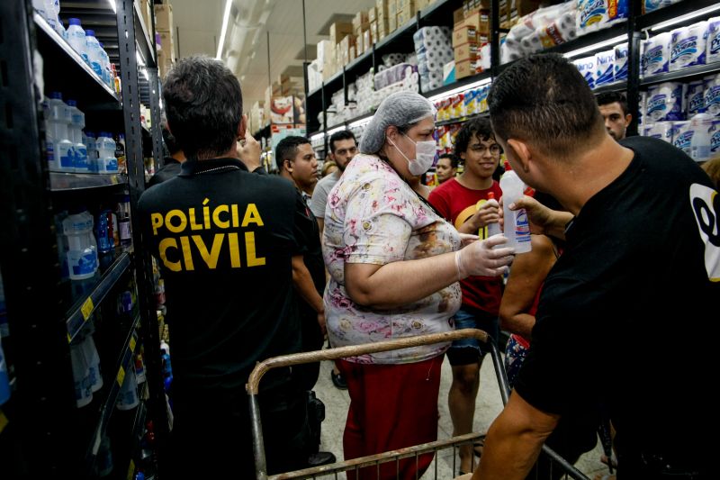 Fiscalizacao Farmacias e Supermercados. <div class='credito_fotos'>Foto: Jader Paes / Agência Pará | <a href='/midias/2020/originais/6093_f04f35d0-ecdb-327e-6721-0a59a476a992.jpg' download><i class='fa-solid fa-download'></i> Download</a></div>
