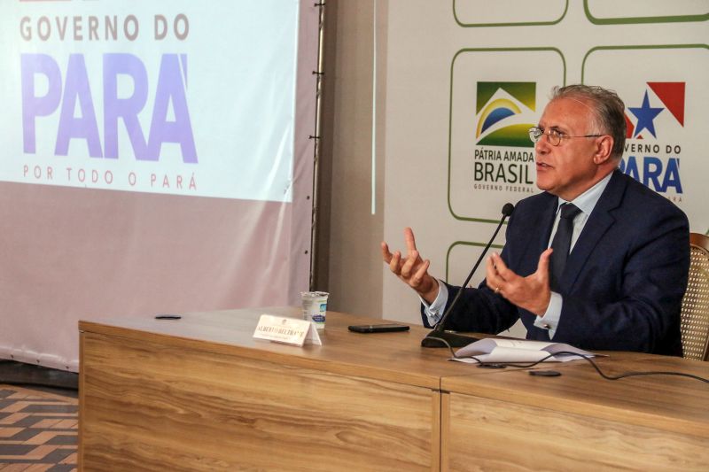 Coletiva  com o governo do estado. Novas Medidas Coronavírus <div class='credito_fotos'>Foto: Bruno Cecim / Ag.Pará   |   <a href='/midias/2020/originais/6100_48a03000-6885-e220-6093-df5aa4f213a9.jpg' download><i class='fa-solid fa-download'></i> Download</a></div>