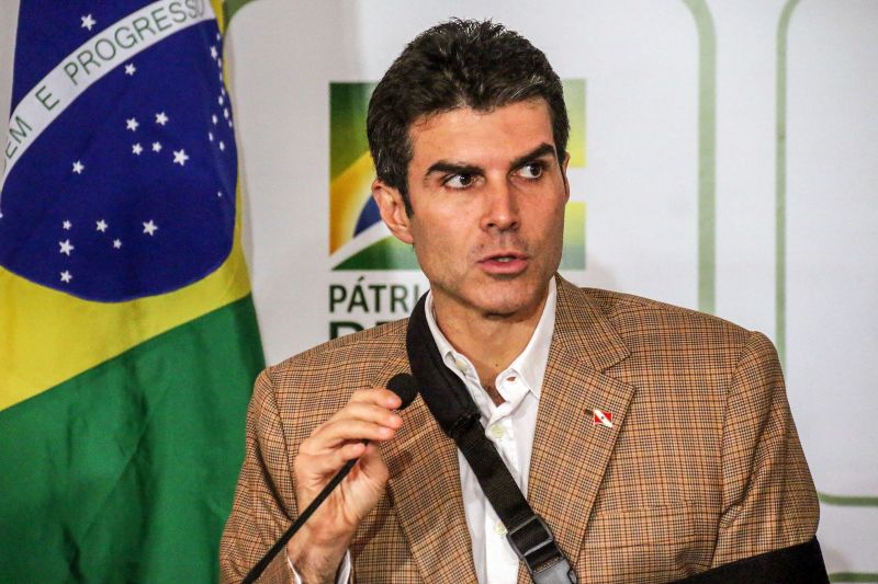 Coletiva com o governo do estado. Novas Medidas Coronavírus <div class='credito_fotos'>Foto: Bruno Cecim / Ag.Pará | <a href='/midias/2020/originais/6100_b3512b40-ca84-60ed-e3a2-f2a22d3b9353.jpg' download><i class='fa-solid fa-download'></i> Download</a></div>