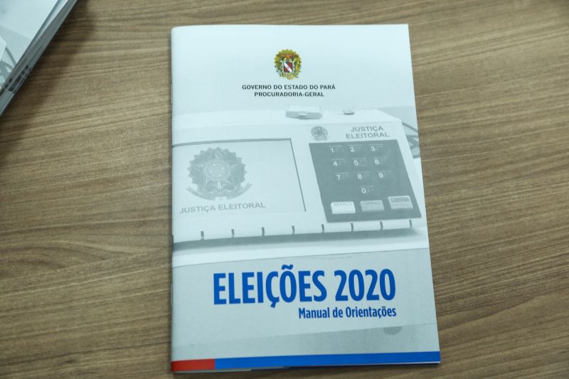 BELÃ‰M 23 DE MARÃ‡O DE 2020, DE AZUL- DR ADRIANA GOUVEIA, RICADO SEFER E DRA ROBINA DIAS PIMENTEL VIANA <div class='credito_fotos'>Foto: Alex Ribeiro / Ag. Pará   |   <a href='/midias/2020/originais/6113_04a9260e-72a2-7726-af40-2ee175d462bd.jpg' download><i class='fa-solid fa-download'></i> Download</a></div>