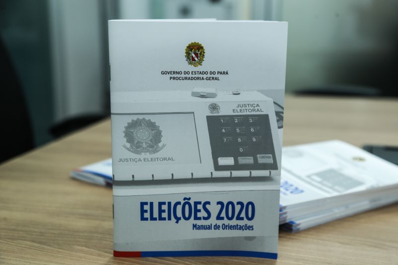 BELÉM 23 DE MARÇO DE 2020, DE AZUL- DR ADRIANA GOUVEIA, RICADO SEFER E DRA ROBINA DIAS PIMENTEL VIANA <div class='credito_fotos'>Foto: Alex Ribeiro / Ag. Pará | <a href='/midias/2020/originais/6113_3ec0efdd-4e96-e6e5-4099-571fe15068ec.jpg' download><i class='fa-solid fa-download'></i> Download</a></div>