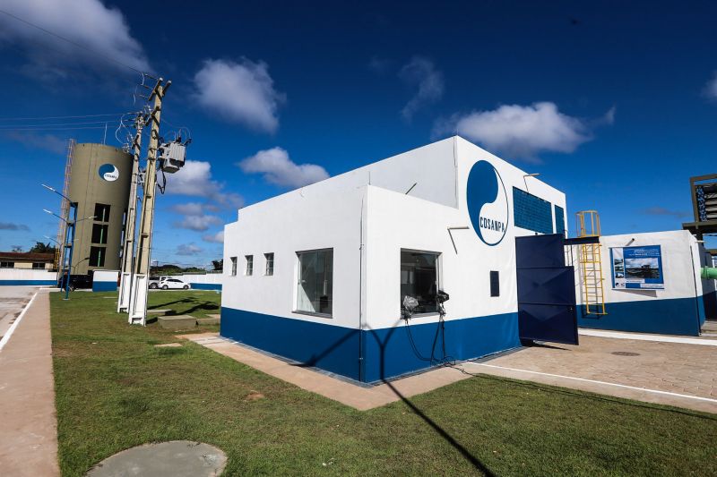O Governo do Pará, por meio da Companhia de Saneamento do Pará (Cosanpa), entregou hoje (24), a ampliação do sistema de abastecimento de água Beija-Flor, em Marituba. O governador Helder Barbalho acionou o botão que dá início a operação do sistema que garantirá abastecimento de qualidade e beneficiará mais de 40 mil moradores do município. <div class='credito_fotos'>Foto: Marco Santos / Ag. Pará | <a href='/midias/2020/originais/6118_184ef400-27ff-e152-8a59-e5966342cf92.jpg' download><i class='fa-solid fa-download'></i> Download</a></div>