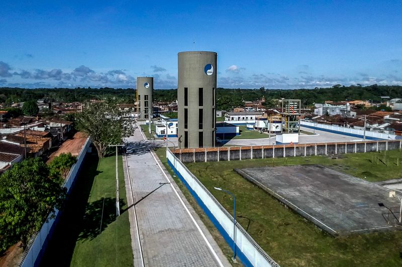 O Governo do Pará, por meio da Companhia de Saneamento do Pará (Cosanpa), entregou hoje (24), a ampliação do sistema de abastecimento de água Beija-Flor, em Marituba. O governador Helder Barbalho acionou o botão que dá início a operação do sistema que garantirá abastecimento de qualidade e beneficiará mais de 40 mil moradores do município. <div class='credito_fotos'>Foto: Marco Santos / Ag. Pará | <a href='/midias/2020/originais/6118_266efbbb-04b9-cb8d-6fdf-87ff999d8e65.jpg' download><i class='fa-solid fa-download'></i> Download</a></div>