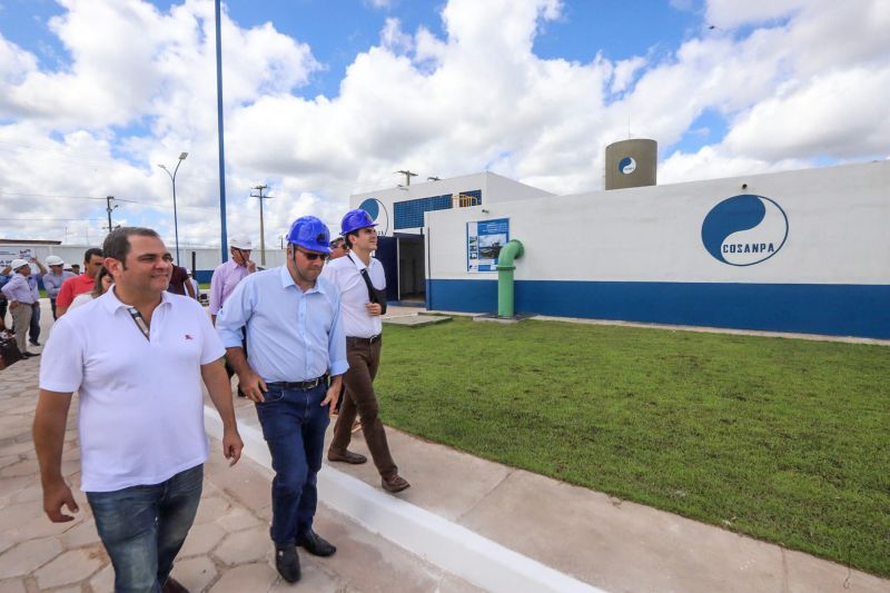 O Governo do Pará, por meio da Companhia de Saneamento do Pará (Cosanpa), entregou hoje (24), a ampliação do sistema de abastecimento de água Beija-Flor, em Marituba. O governador Helder Barbalho acionou o botão que dá início a operação do sistema que garantirá abastecimento de qualidade e beneficiará mais de 40 mil moradores do município. <div class='credito_fotos'>Foto: Marco Santos / Ag. Pará | <a href='/midias/2020/originais/6118_365bcb4c-68f6-d7a3-23b3-358624fc6347.jpg' download><i class='fa-solid fa-download'></i> Download</a></div>