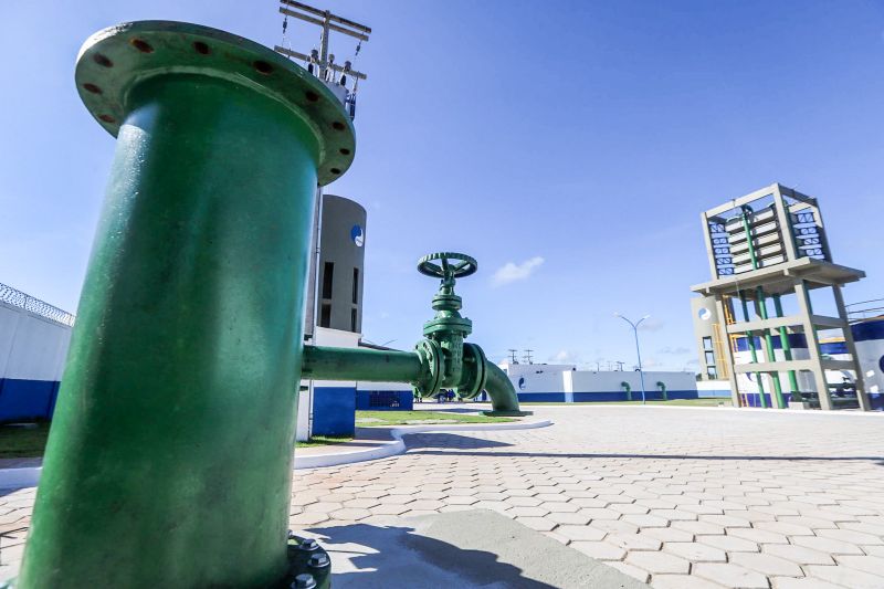 O Governo do Pará, por meio da Companhia de Saneamento do Pará (Cosanpa), entregou hoje (24), a ampliação do sistema de abastecimento de água Beija-Flor, em Marituba. O governador Helder Barbalho acionou o botão que dá início a operação do sistema que garantirá abastecimento de qualidade e beneficiará mais de 40 mil moradores do município. <div class='credito_fotos'>Foto: Marco Santos / Ag. Pará   |   <a href='/midias/2020/originais/6118_5f37298e-d2c0-0495-7722-623352cf8fb8.jpg' download><i class='fa-solid fa-download'></i> Download</a></div>