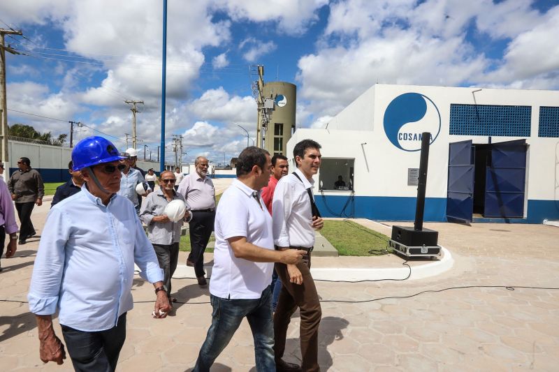 O Governo do Pará, por meio da Companhia de Saneamento do Pará (Cosanpa), entregou hoje (24), a ampliação do sistema de abastecimento de água Beija-Flor, em Marituba. O governador Helder Barbalho acionou o botão que dá início a operação do sistema que garantirá abastecimento de qualidade e beneficiará mais de 40 mil moradores do município. <div class='credito_fotos'>Foto: Marco Santos / Ag. Pará   |   <a href='/midias/2020/originais/6118_7ee1bec9-c081-3106-9f8f-d5ef1b4d422b.jpg' download><i class='fa-solid fa-download'></i> Download</a></div>