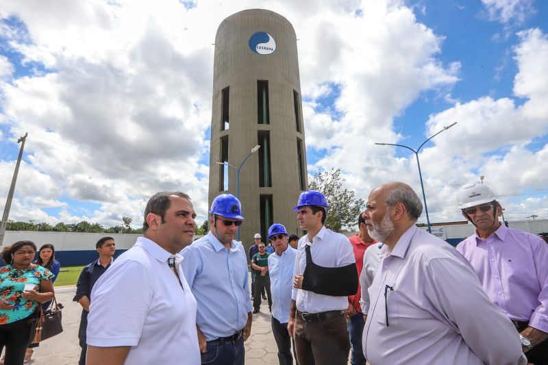 O Governo do Pará, por meio da Companhia de Saneamento do Pará (Cosanpa), entregou hoje (24), a ampliação do sistema de abastecimento de água Beija-Flor, em Marituba. O governador Helder Barbalho acionou o botão que dá início a operação do sistema que garantirá abastecimento de qualidade e beneficiará mais de 40 mil moradores do município. <div class='credito_fotos'>Foto: Marco Santos / Ag. Pará | <a href='/midias/2020/originais/6118_8ab8f4b6-cb97-9f9e-e24b-dcf0dbfe682e.jpg' download><i class='fa-solid fa-download'></i> Download</a></div>