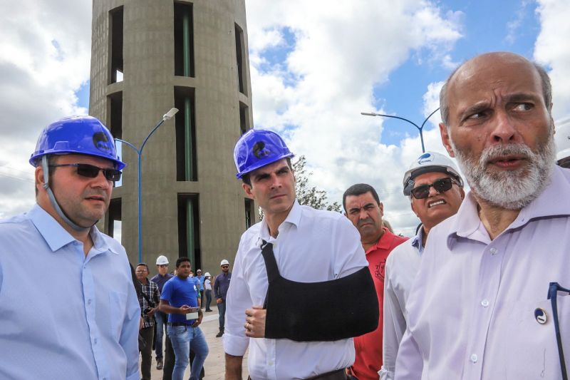 O Governo do Pará, por meio da Companhia de Saneamento do Pará (Cosanpa), entregou hoje (24), a ampliação do sistema de abastecimento de água Beija-Flor, em Marituba. O governador Helder Barbalho acionou o botão que dá início a operação do sistema que garantirá abastecimento de qualidade e beneficiará mais de 40 mil moradores do município. <div class='credito_fotos'>Foto: Marco Santos / Ag. Pará   |   <a href='/midias/2020/originais/6118_903697d4-63f7-f387-3362-965c57994d66.jpg' download><i class='fa-solid fa-download'></i> Download</a></div>