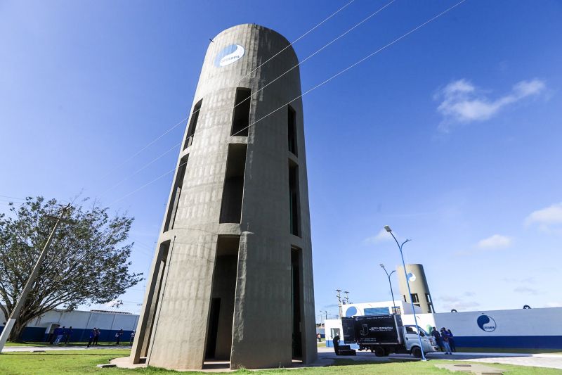 O Governo do Pará, por meio da Companhia de Saneamento do Pará (Cosanpa), entregou hoje (24), a ampliação do sistema de abastecimento de água Beija-Flor, em Marituba. O governador Helder Barbalho acionou o botão que dá início a operação do sistema que garantirá abastecimento de qualidade e beneficiará mais de 40 mil moradores do município. <div class='credito_fotos'>Foto: Marco Santos / Ag. Pará | <a href='/midias/2020/originais/6118_beb30cf2-4f37-2d35-2bb8-5fe793d5e3cb.jpg' download><i class='fa-solid fa-download'></i> Download</a></div>