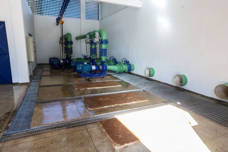 O Governo do Pará, por meio da Companhia de Saneamento do Pará (Cosanpa), entregou hoje (24), a ampliação do sistema de abastecimento de água Beija-Flor, em Marituba. O governador Helder Barbalho acionou o botão que dá início a operação do sistema que garantirá abastecimento de qualidade e beneficiará mais de 40 mil moradores do município. <div class='credito_fotos'>Foto: Marco Santos / Ag. Pará | <a href='/midias/2020/originais/6118_d28798cf-f65b-2539-c86f-c96572f60b81.jpg' download><i class='fa-solid fa-download'></i> Download</a></div>