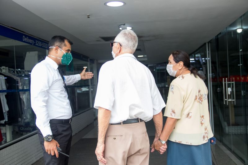 O Governo do Pará, por meio da Secretaria de Estado de Saúde Pública (Sespa), disponibilizou 32 postos exclusivos de vacinação contra o vírus Influenza (causador da gripe) para pessoas acima de 60 anos, em Belém e Ananindeua. Os novos pontos foram instalados em farmácias e supermercados, além do sistema de drive thru nos estacionamentos de seis shoppings, para facilitar ainda mais o acesso. <div class='credito_fotos'>Foto: Pedro Guerreiro / Ag. Pará | <a href='/midias/2020/originais/6126_a418d501-9271-3a5e-f268-d01e355f3416.jpg' download><i class='fa-solid fa-download'></i> Download</a></div>