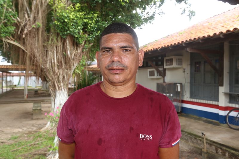 Helder Souza líder da comunidade <div class='credito_fotos'>Foto: Alex Ribeiro / Ag. Pará | <a href='/midias/2020/originais/6147_2e3ce692-5f70-4265-2b90-53d8badaa439.jpg' download><i class='fa-solid fa-download'></i> Download</a></div>