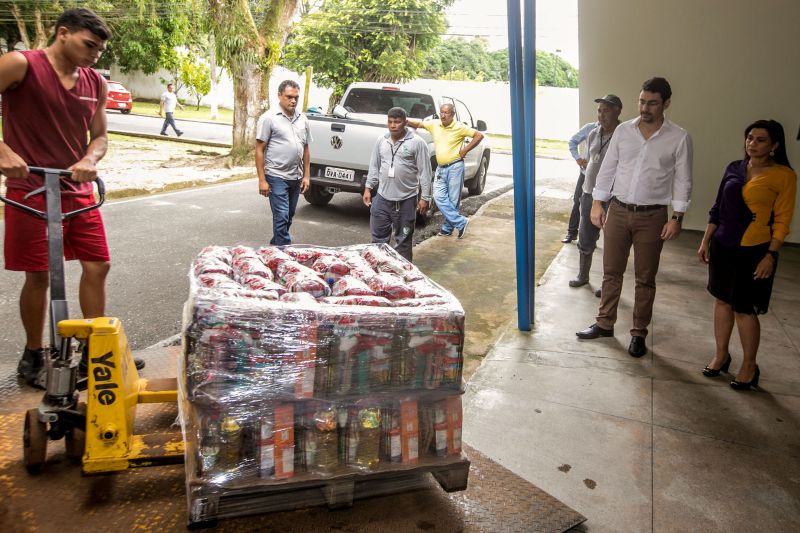 Ouvidor Geral- Arthur Houat recebe cestas Básicas <div class='credito_fotos'>Foto: Marco Santos / Ag. Pará   |   <a href='/midias/2020/originais/6164_4f29ed7d-4009-bcbc-4e7e-4b5ced753b2f.jpg' download><i class='fa-solid fa-download'></i> Download</a></div>