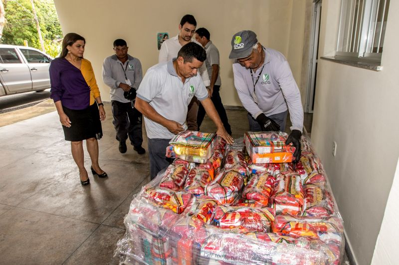 Ouvidor Geral- Arthur Houat recebe cestas Básicas <div class='credito_fotos'>Foto: Marco Santos / Ag. Pará | <a href='/midias/2020/originais/6164_95012d6f-479e-a287-0479-5463e429ccc2.jpg' download><i class='fa-solid fa-download'></i> Download</a></div>