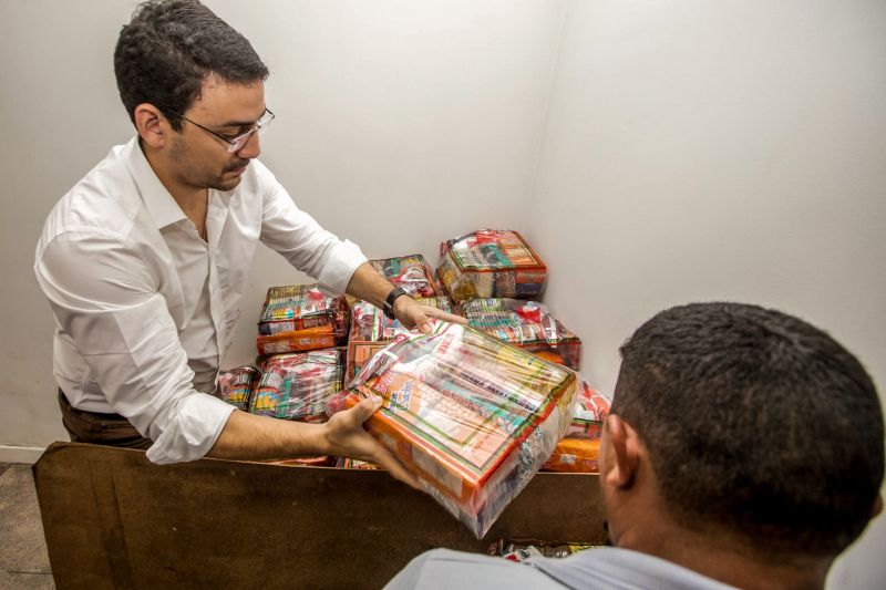 Ouvidor Geral- Arthur Houat recebe cestas Básicas <div class='credito_fotos'>Foto: Marco Santos / Ag. Pará   |   <a href='/midias/2020/originais/6164_a2df79f3-ab1c-19ab-f758-f005525783a4.jpg' download><i class='fa-solid fa-download'></i> Download</a></div>