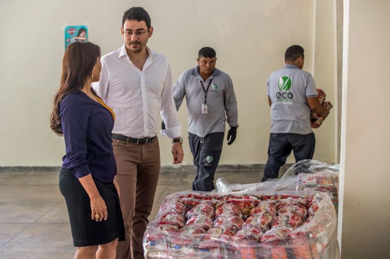 Ouvidor Geral- Arthur Houat recebe cestas Básicas <div class='credito_fotos'>Foto: Marco Santos / Ag. Pará | <a href='/midias/2020/originais/6164_d1d14e86-e337-d9b5-e1de-facdcce2e589.jpg' download><i class='fa-solid fa-download'></i> Download</a></div>