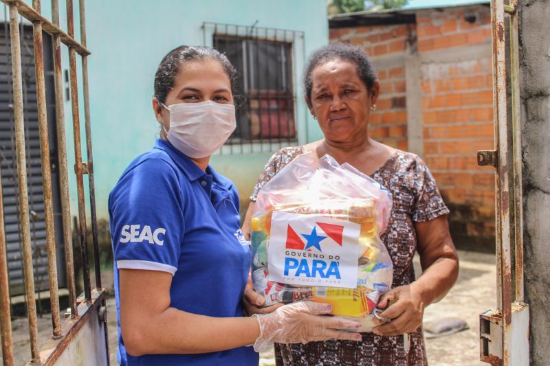 O Governo do Pará, por meio da Secretaria de Estado de Articulação da Cidadania (Seac) e a Fundação ParáPaz, realizou durante a manhã desta segunda-feira (30), na Escola José Valente, no bairro da Cabanagem, a entrega de 150 cestas de alimentação. <div class='credito_fotos'>Foto: Ana Paula Lima / Ascom ParáPaz | <a href='/midias/2020/originais/6166_2baeb453-1cc2-6c06-909f-c4c64fa96240.jpg' download><i class='fa-solid fa-download'></i> Download</a></div>