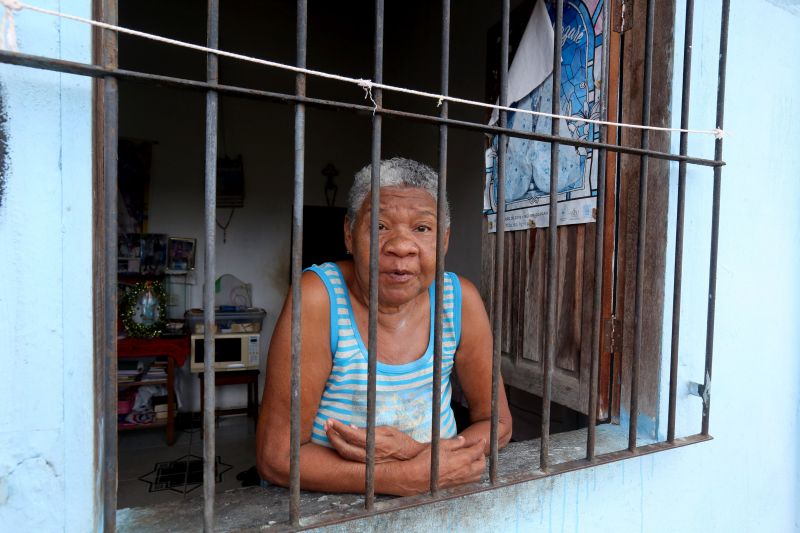 O canal Caraparú, no Guamá, é mais um local que está sendo contemplado pelas ações emergenciais de limpeza que estão feitas pelo governo do Estado, através da Secretaria de Desenvolvimento Urbano e Obras Públicas (Sedop). <div class='credito_fotos'>Foto: Alex Ribeiro / Ag. Pará | <a href='/midias/2020/originais/6172_2b6e1eb4-c6f9-158c-034d-26eb716172b8.jpg' download><i class='fa-solid fa-download'></i> Download</a></div>