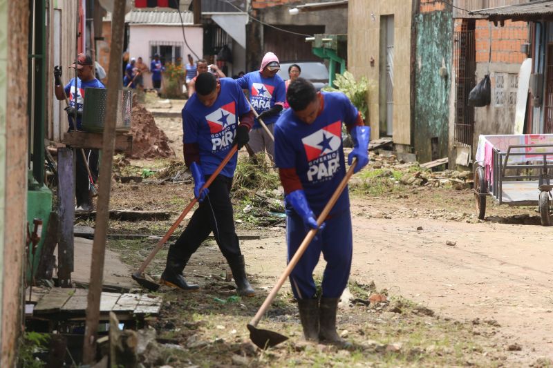 O canal Caraparú, no Guamá, é mais um local que está sendo contemplado pelas ações emergenciais de limpeza que estão feitas pelo governo do Estado, através da Secretaria de Desenvolvimento Urbano e Obras Públicas (Sedop). <div class='credito_fotos'>Foto: Alex Ribeiro / Ag. Pará | <a href='/midias/2020/originais/6172_46e79d22-a2ee-8a45-0761-63220a3c61c1.jpg' download><i class='fa-solid fa-download'></i> Download</a></div>