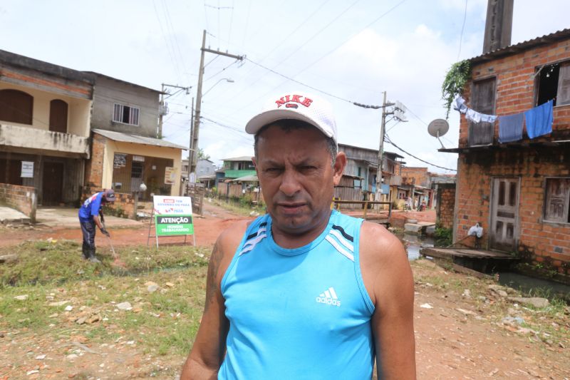 O canal Caraparú, no Guamá, é mais um local que está sendo contemplado pelas ações emergenciais de limpeza que estão feitas pelo governo do Estado, através da Secretaria de Desenvolvimento Urbano e Obras Públicas (Sedop). <div class='credito_fotos'>Foto: Alex Ribeiro / Ag. Pará | <a href='/midias/2020/originais/6172_6055cb9f-719b-62df-fed0-5274d5d4c5ad.jpg' download><i class='fa-solid fa-download'></i> Download</a></div>