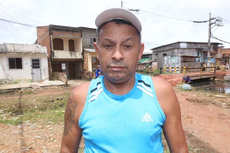 O canal Caraparú, no Guamá, é mais um local que está sendo contemplado pelas ações emergenciais de limpeza que estão feitas pelo governo do Estado, através da Secretaria de Desenvolvimento Urbano e Obras Públicas (Sedop). <div class='credito_fotos'>Foto: Alex Ribeiro / Ag. Pará | <a href='/midias/2020/originais/6172_700f33a9-057e-4ab4-9825-40a90224c46a.jpg' download><i class='fa-solid fa-download'></i> Download</a></div>