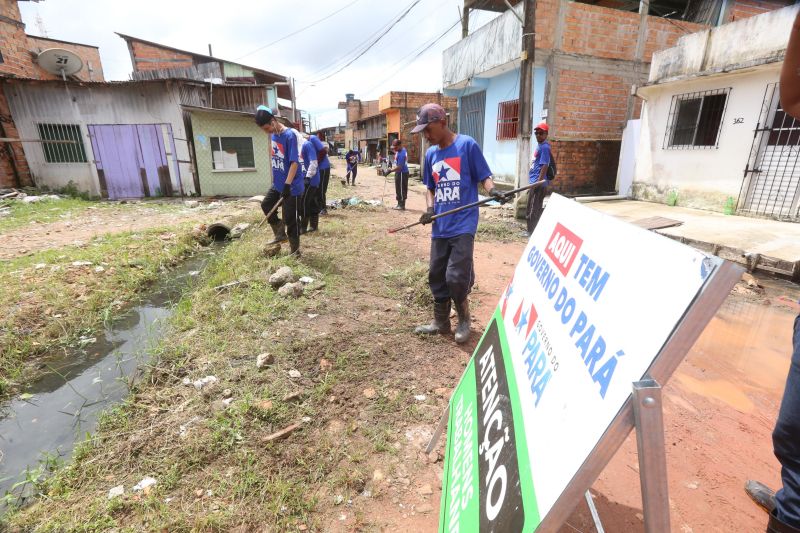 O canal Caraparú, no Guamá, é mais um local que está sendo contemplado pelas ações emergenciais de limpeza que estão feitas pelo governo do Estado, através da Secretaria de Desenvolvimento Urbano e Obras Públicas (Sedop). <div class='credito_fotos'>Foto: Alex Ribeiro / Ag. Pará | <a href='/midias/2020/originais/6172_bca94a26-8c22-8ef4-4210-c6a70841683b.jpg' download><i class='fa-solid fa-download'></i> Download</a></div>