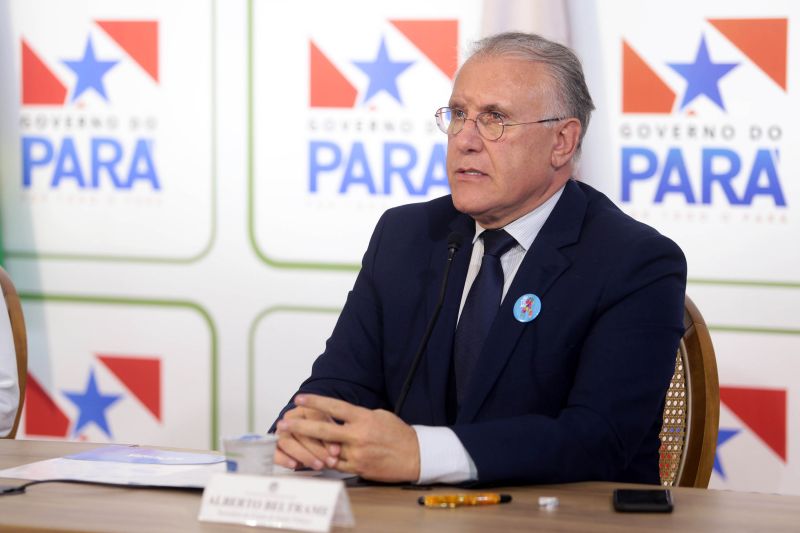 Coletiva com Governador do Estado do Pará Helder Barbalho <div class='credito_fotos'>Foto: Bruno Cecim / Ag.Pará | <a href='/midias/2020/originais/6186_68d7419a-0b6c-cf55-5a7a-4053739b6f61.jpg' download><i class='fa-solid fa-download'></i> Download</a></div>