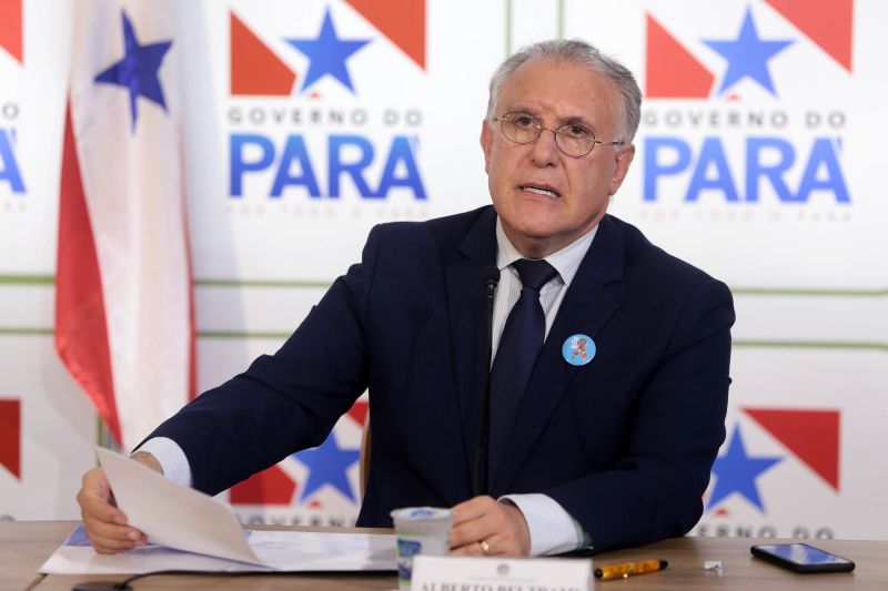 Coletiva com Governador do Estado do Pará Helder Barbalho <div class='credito_fotos'>Foto: Bruno Cecim / Ag.Pará | <a href='/midias/2020/originais/6186_aa0a0d69-4d86-8d8d-46ad-7fb0666d9d49.jpg' download><i class='fa-solid fa-download'></i> Download</a></div>