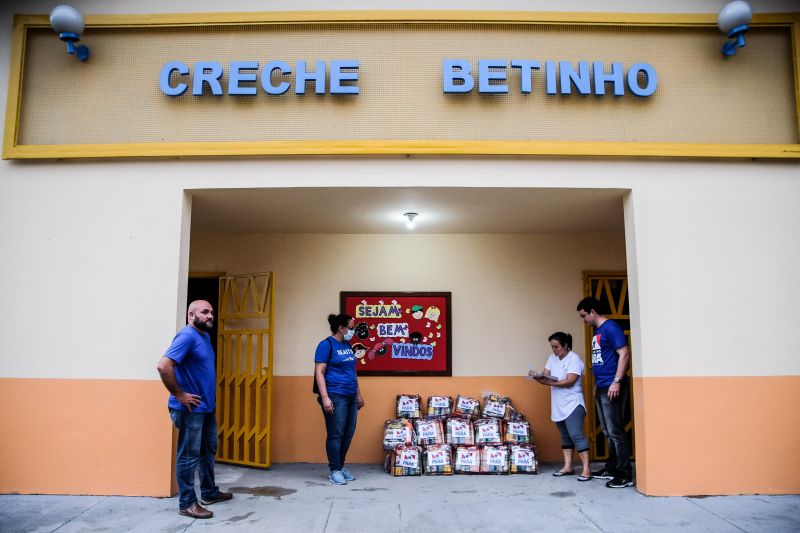 ENTREGA DE CESTAS PELA OGE <div class='credito_fotos'>Foto: Pedro Guerreiro / Ag. Pará   |   <a href='/midias/2020/originais/6216_34e1984e-1cc6-ff26-3e85-e1a20dce6f29.jpg' download><i class='fa-solid fa-download'></i> Download</a></div>