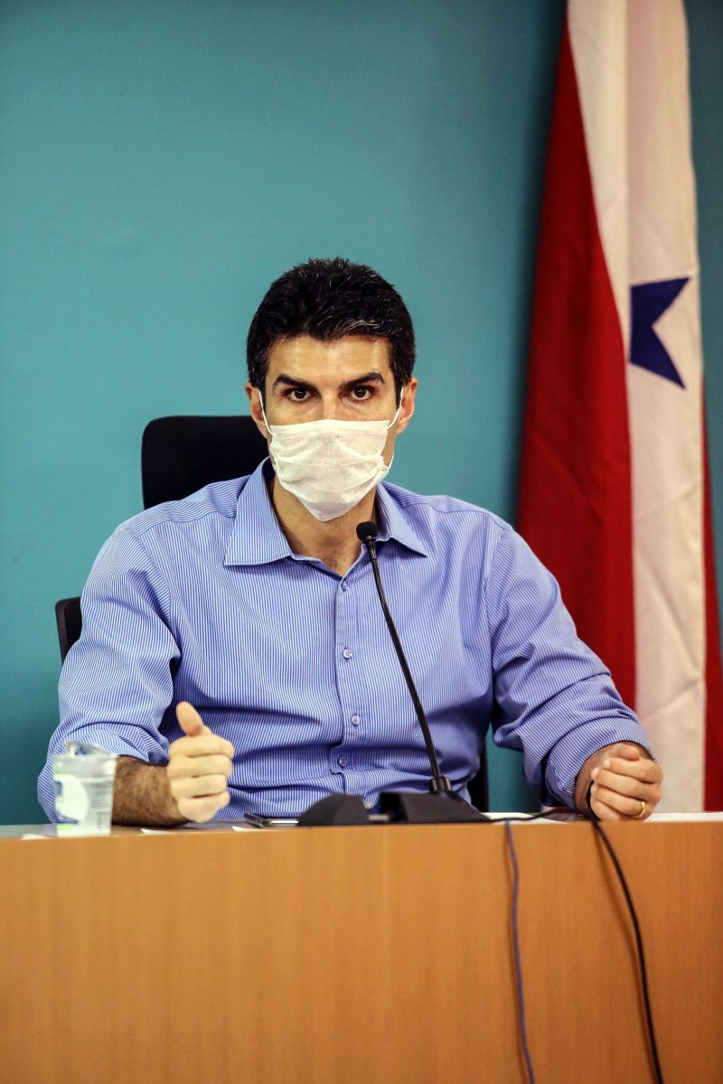 Governo e instituições bancárias firmam estratégia para evitar aglomerações
O governador Helder Barbalho reuniu, na tarde desta terça-feira (07), com representantes das instituições bancárias do Estado para discutir estratégias que evitem aglomerações no interior e áreas externas de agências bancárias e lotéricas. A agenda, que foi realizada no Palácio do Governo, em Belém, faz parte do enfrentamento à pandemia do novo coronavírus.
<div class='credito_fotos'>Foto: Bruno Cecim / Ag.Pará | <a href='/midias/2020/originais/6218_4ceff6da-81e6-46bf-aabd-ca3960b6fe55.jpg' download><i class='fa-solid fa-download'></i> Download</a></div>