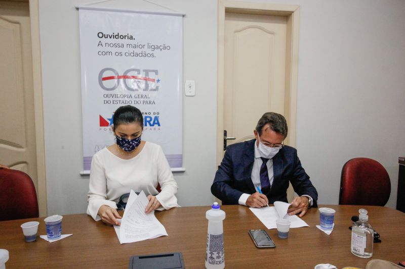 Cleomar Moura (Anoreg), Larissa Rosso (Anoreg) <div class='credito_fotos'>Foto: Marcelo Seabra / Ag. Pará | <a href='/midias/2020/originais/6245_b4fe16b2-e6fc-1e1d-5b7c-7a806904e553.jpg' download><i class='fa-solid fa-download'></i> Download</a></div>