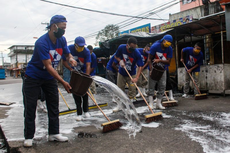 @seap.pa na luta contra o novo coronavírus. Até o dia 5 de maio, nós vamos estar com a ação de desinfecção, feita pelos custodiados do sistema penitenciário do Pará, nas feiras da região metropolitana. Hoje iniciamos na Feira 8 de Maio, em Icoaraci. <div class='credito_fotos'>Foto: Marcelo Seabra / Ag. Pará | <a href='/midias/2020/originais/6257_1f1e1eef-9b82-9769-e1b5-0973bd3ab574.jpg' download><i class='fa-solid fa-download'></i> Download</a></div>